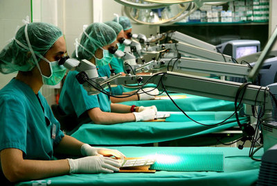 Trabajadoras del Centro de Cirugía de Mínima Invasión Jesús Usón de Cáceres.