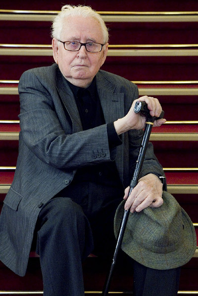 Esteve Polls, ayer en las escaleras del teatro Romea.