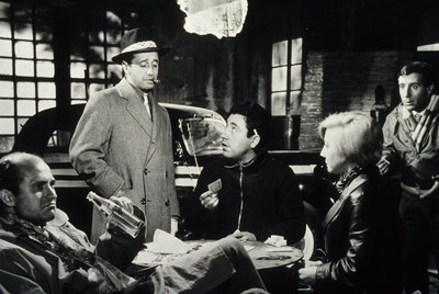 Un fotograma de  Atraco a las tres  (1962). De izquierda a derecha, Agustín González, Manuel Alexandre, Cassen, Gracita Morales y Alfredo Landa.