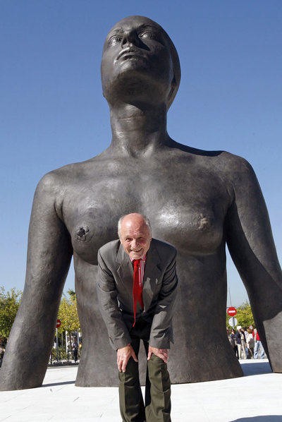 La mujer gigante de Antonio López ya vive en Coslada