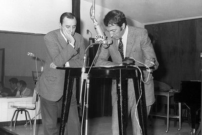Alberto Oliveras (derecha) con Joaquín Prat, durante una emisión en 1967 de  Ustedes son formidables. 