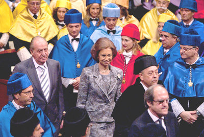 El Rey pide "redoblar" los esfuerzos en la Universidad pese a la crisis