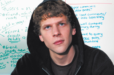  La capucha y las ecuaciones no engañan: Jesse Eisenberg en el papel de Mark Zuckerberg. 