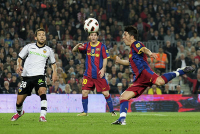 Villa, a punto de tirar a puerta en el partido contra el Valencia.