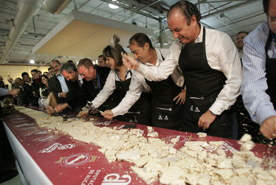 José Joaquín Ripoll participó el año pasado en la elaboración de una pastilla de turrón de 40 metros.