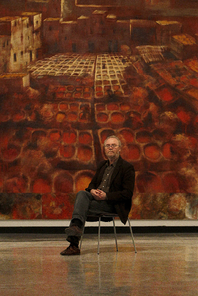 Paco Broca, ayer ante su obra  El gran tintorero  (2007) en la sala Santa Inés de Sevilla.