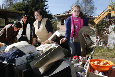 Derribada en una aldea de Palas la vivienda de una familia en paro
