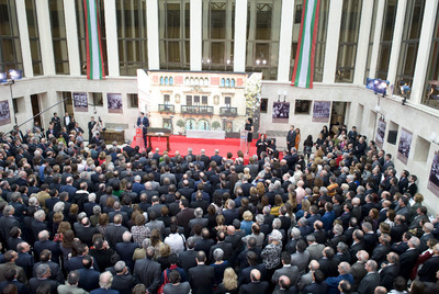 El pasado año, como recoge la fotografía, se celebró en la sede de la Presidencia del Gobierno vasco el 30º aniversario del Estatuto de Gernika.
