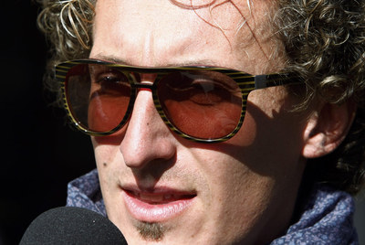 Franco Pellizotti responde a los periodistas.