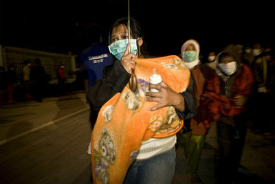 UN VOLCÁN AMENAZA A JAVA