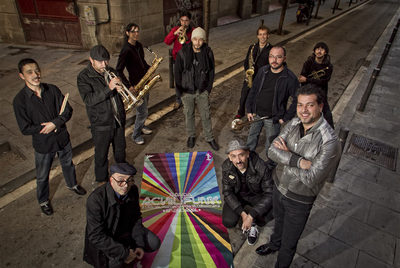 La plana mayor del proyecto  Achilifunk,  con Txarly Brown agachado a la izquierda.