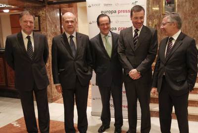 Gómez recomienda tila en vez de té a la derecha