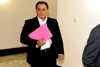 El doctor José Carlos Margüello, ayer en los pasillos del Parlamento.