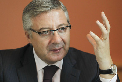 José Blanco, el pasado martes, durante la entrevista en las oficinas del aeropuerto de Lavacolla.