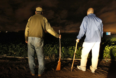 Ganadero de día, 'sheriff' de noche