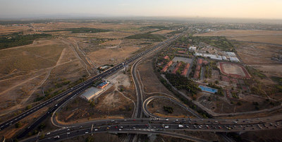 Vista aérea de la Venta La Rubia (a la izquierda de la A-5, que cruza la imagen en diagonal), donde está previsto el Plan Distrito Norte de Alcorcón.