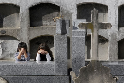 La sombra de la crisis en el día de los cementerios