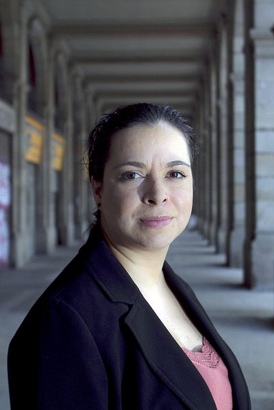 Yarza solo saca a sus hijos para ir a la escuela. 