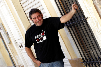 Sergi López, protagonista de  Non solum , ayer frente al Teatro El Musical de Valencia.