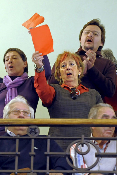 Protesta contra el alcalde de Valladolid en el pleno municipal.