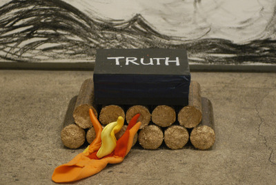 Fragmento de la obra de Lily Hartmann  Dog biting its own tale theory eventually successful. 