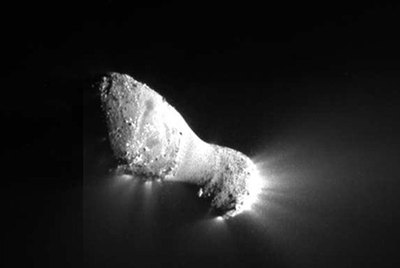 Un pequeño cometa muy activo visto de cerca