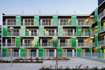  Exprimir 50 m2 Este bloque de viviendas sociales de Coll Leclerc en Lleida ganó el premio a la mejor vivienda social de Cataluña. Flexibles, con aparcamiento y jardín, se alquilan por 300 euros al mes.