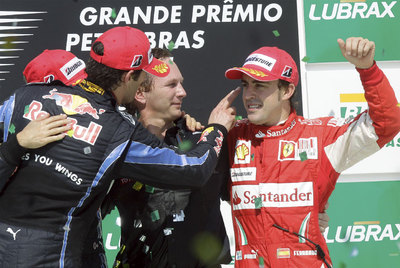 El doblete de Red Bull y el tercer puesto de Alonso llevan al Mundial de F-1 a un final de infarto