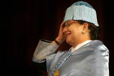 Seyla Benhabib, ayer, tras ser investida doctora  honoris causa  por la Universitat de València.