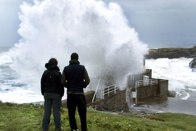 El temporal arrecia en el norte y deja a los marineros en tierra
