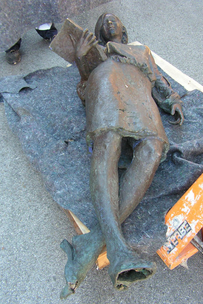 La estatua  Tras Julia,  en el taller de reparación.