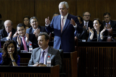 Griñán acusa a Arenas de buscar la involución del 28-F y menos igualdad