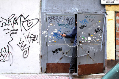 'Okupan' un mercado abandonado en Carabanchel