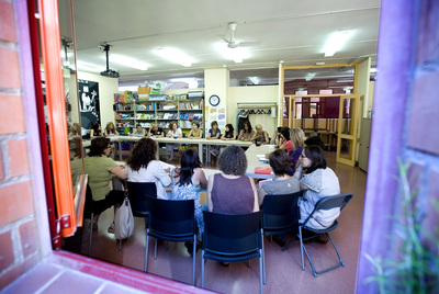 Claustro de profesores en un centro del barrio del Carmen de Barcelona.