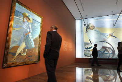  Elena en la playa,  de Joaquín Sorolla, ayer en la sala inaugurada en el Centre del Carme.