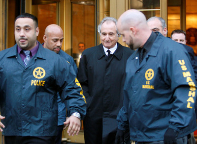 Bernard Madoff abandona el tribunal de Manhattan (Nueva York), el 5 de junio de 2009.