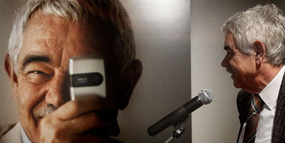 Pasqual Maragall mira al mundo con su móvil