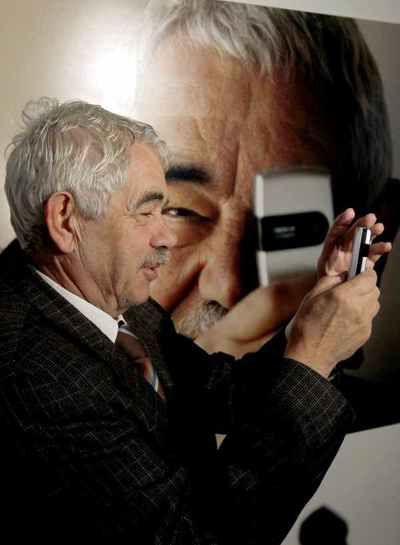 El ex presidente de la Generalitat Pasqual Maragall presenta su libro de fotografías realizadas con el móvil.