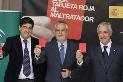 Unidos por la tarjeta roja contra la violencia machista