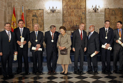 La mesa presidencial del acto de entrega de los premios Jaume I durante la intervención de la ministra Cristina Garmendia.