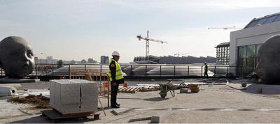 La remodelación de Atocha saca al exterior las cabezas de Antonio López