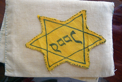 Estrella con la que se identificaban públicamente los judíos durante la ocupación nazi, propiedad de Nanette.