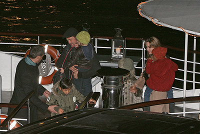 Jolie y Pitt, cumpleaños en el aire y sobre el agua