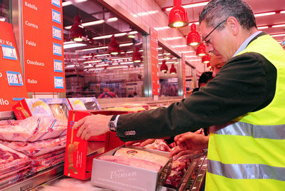 Alberto Ruiz-Gallardón, durante una visita a Mercamadrid el pasado julio.
