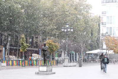 La nieve otoñal sorprendió al poeta