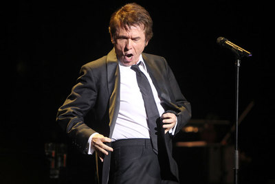 Un momento de la actuación de Raphael ayer en el Teatro Compac Gran Vía.