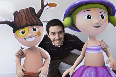 Xavi Valverde, con personajes de su juego,  Baobab Planet .