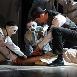 Una escena del  Richard III  de la compañía británica Propeller.