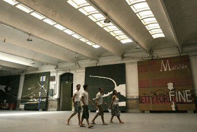 Dos de las obras de Julian Schnabel de la exposición  Summer,  que tuvo lugar en el centro de cultura contemporánea Tabakalera en 2007.