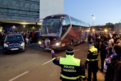 El autobús del Barcelona, ayer a su llegada a Pamplona.